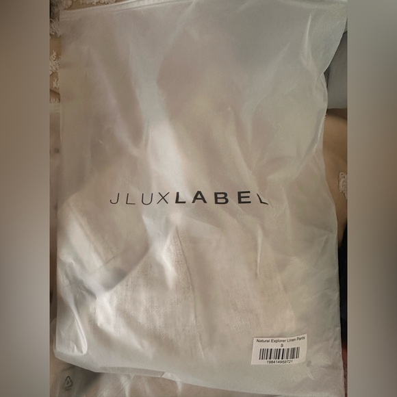 JLUXLABEL Linen Set - Picture 4 of 4